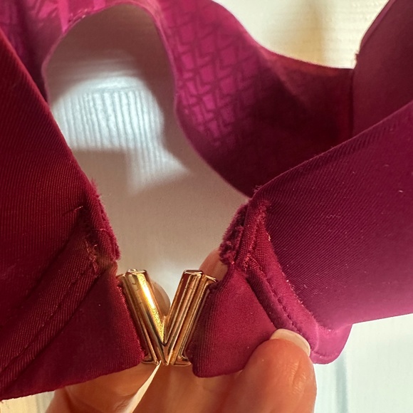 NWT Victoria’s Secret Rich Magenta V-Back Bra – Longline Front, Size 32D - Picture 3 of 4